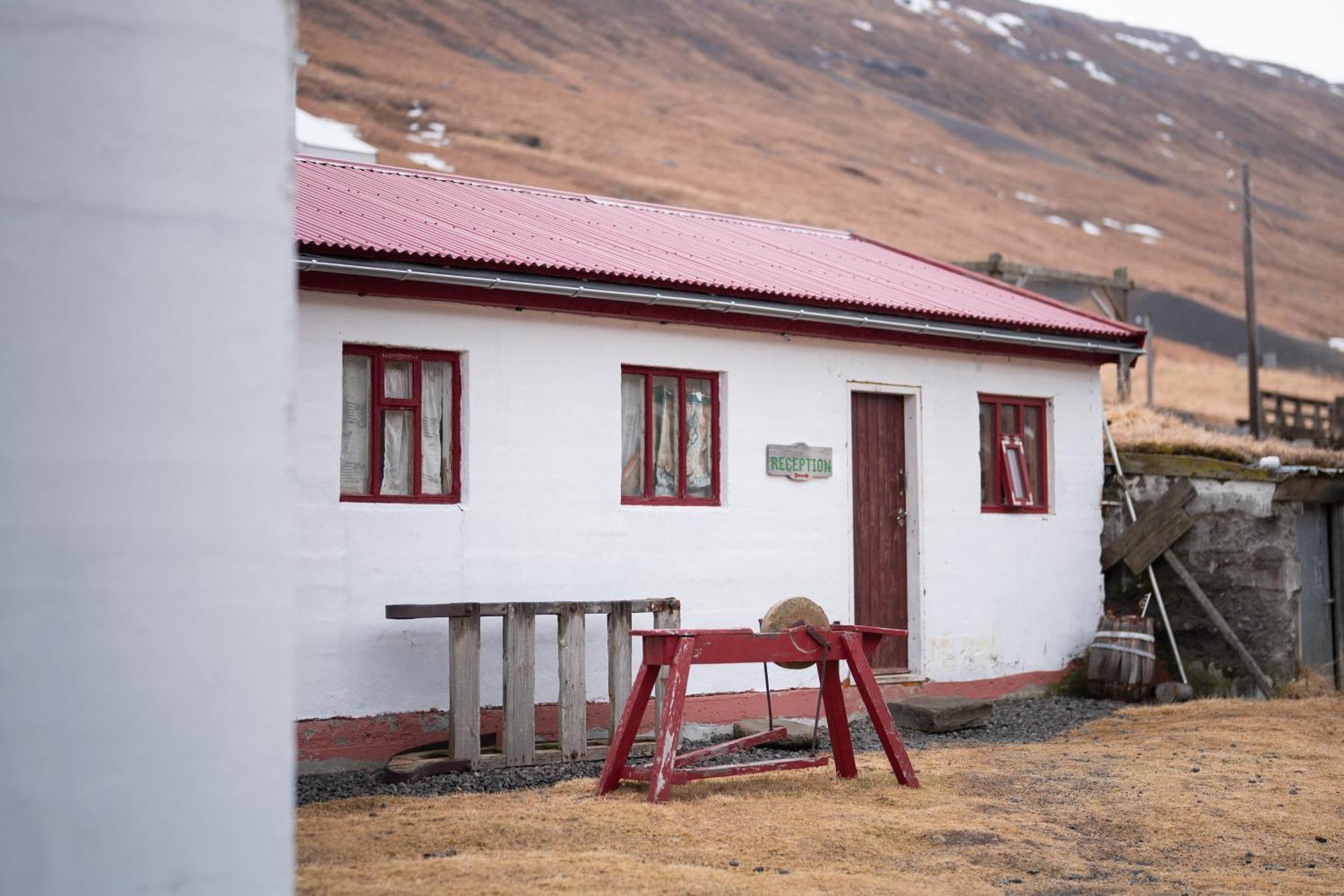 Wilderness Center / Obyggthasetur Islands Hotel Exterior foto